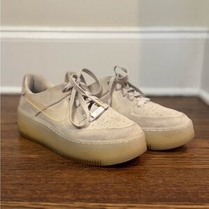 Nike Size 7.5 Air Force 1 Sage LX Low Phantom W Beige Suede Size 7.5